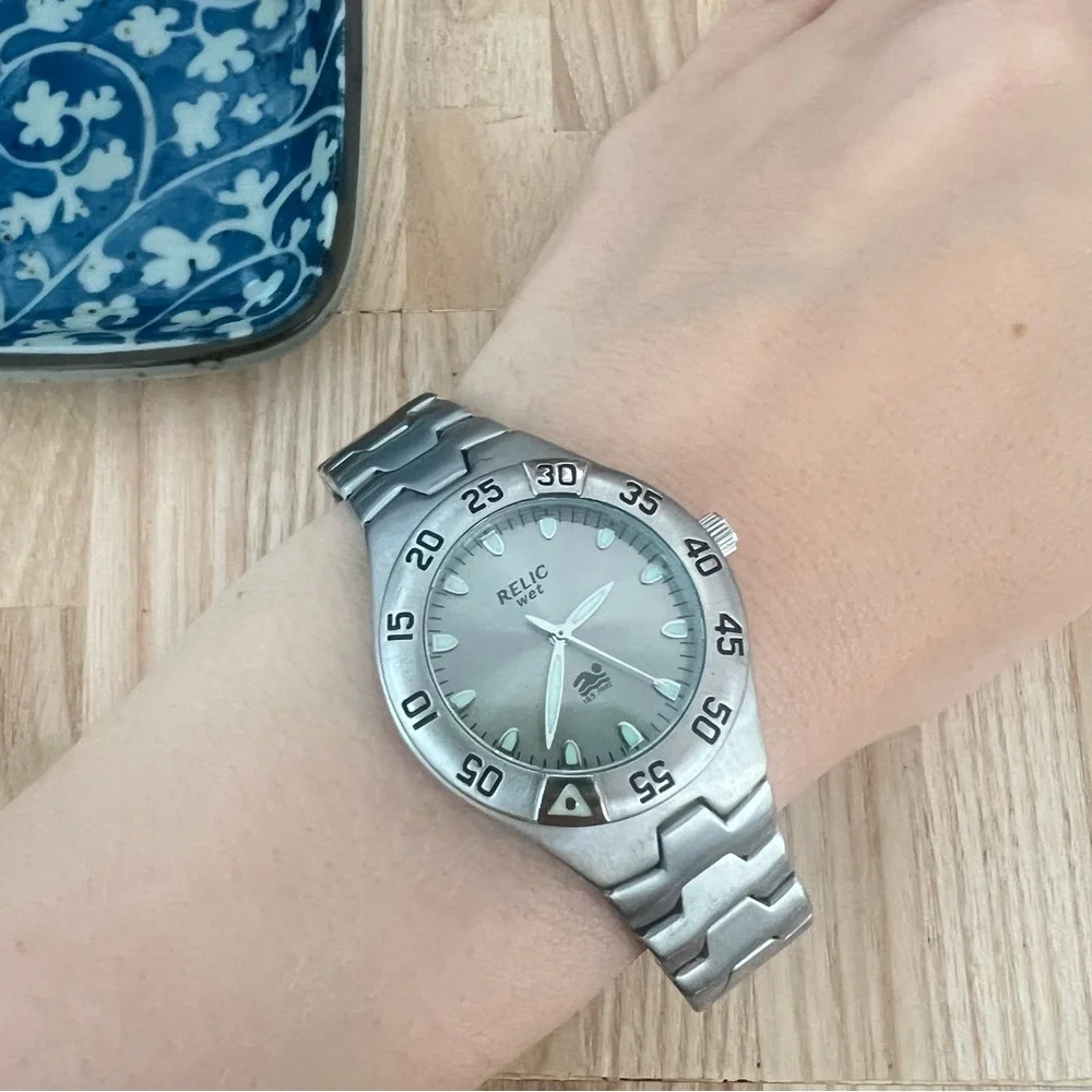 Relic wet ladies stainless steel diver sports watch NEW BATTERY